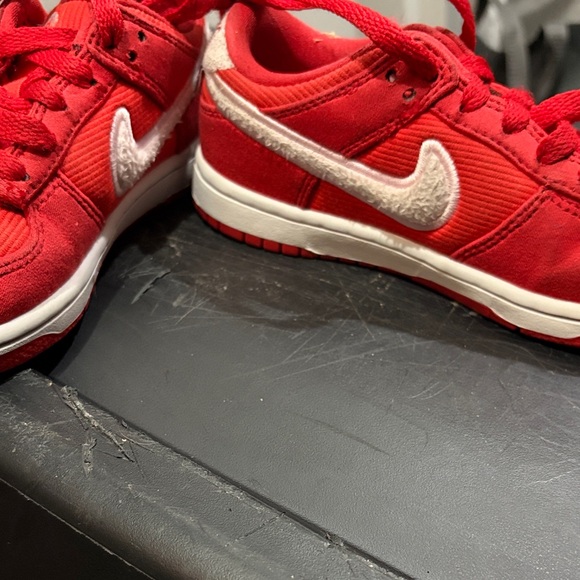 Nike - Picture 2 of 5